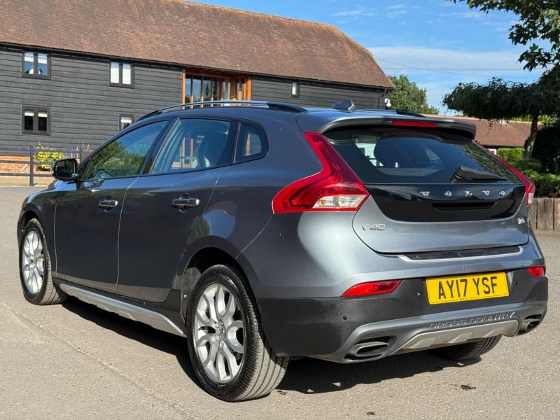 VOLVO V40 CROSS COUNTRY