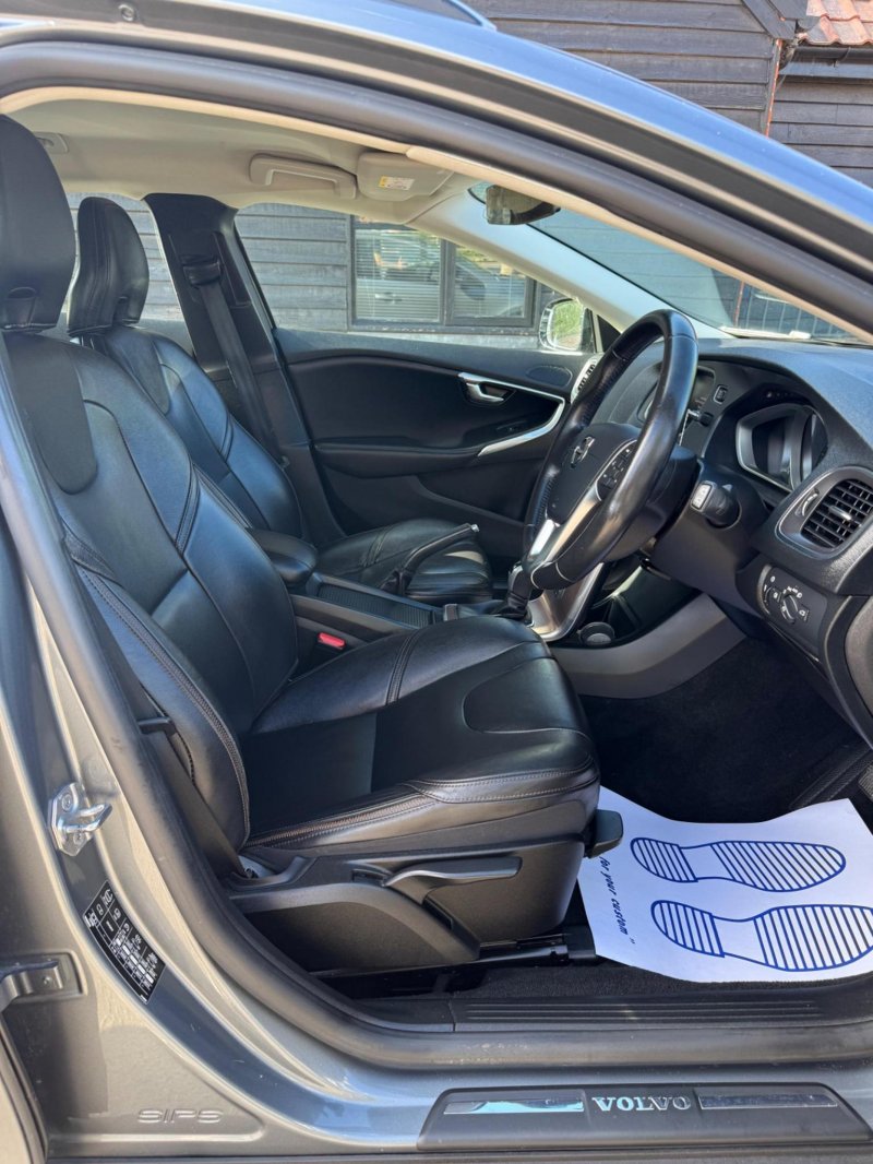 VOLVO V40 CROSS COUNTRY
