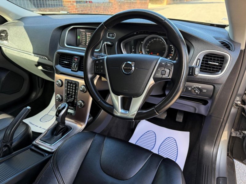 VOLVO V40 CROSS COUNTRY