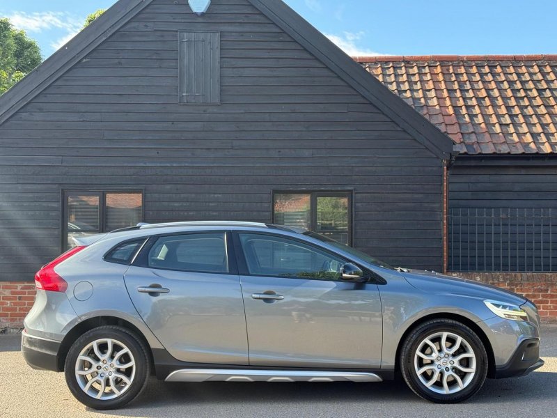 VOLVO V40 CROSS COUNTRY