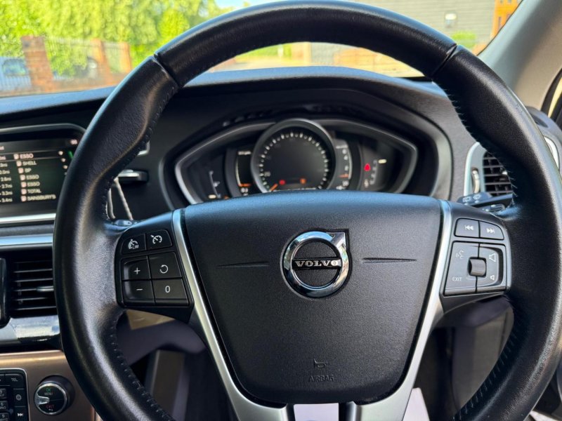 VOLVO V40 CROSS COUNTRY