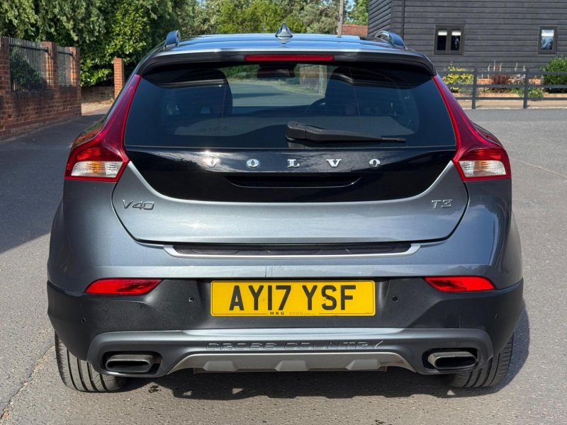 VOLVO V40 CROSS COUNTRY