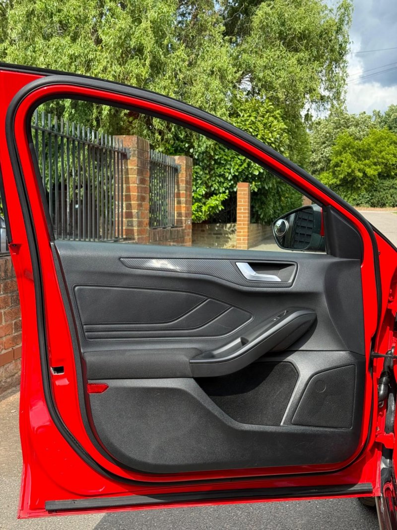 FORD FOCUS