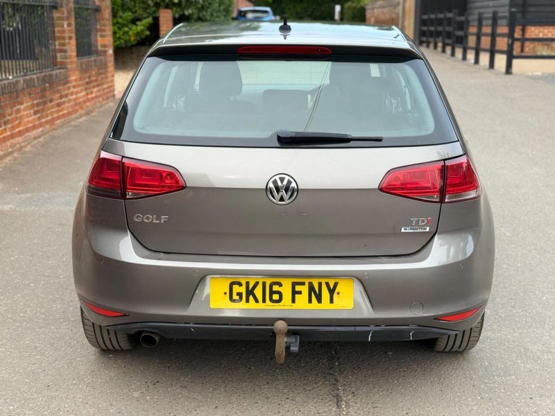 VOLKSWAGEN GOLF