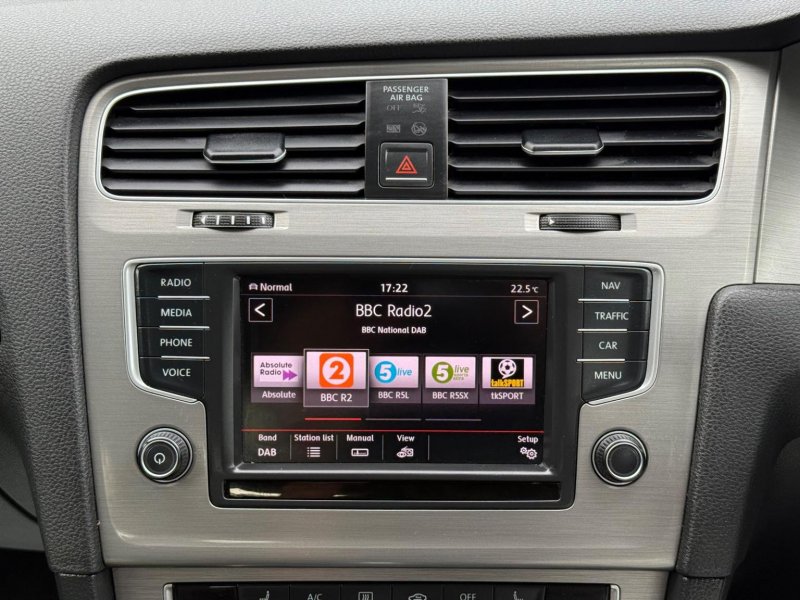 VOLKSWAGEN GOLF