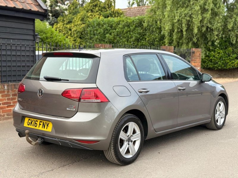 VOLKSWAGEN GOLF