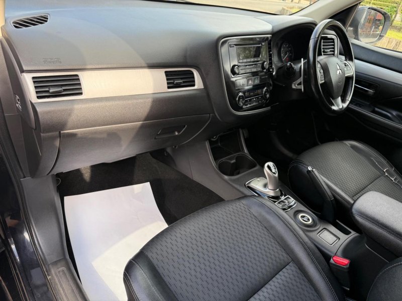 MITSUBISHI OUTLANDER
