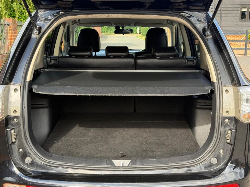 MITSUBISHI OUTLANDER