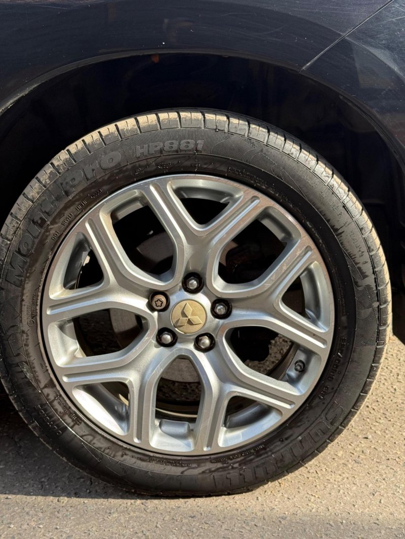 MITSUBISHI OUTLANDER