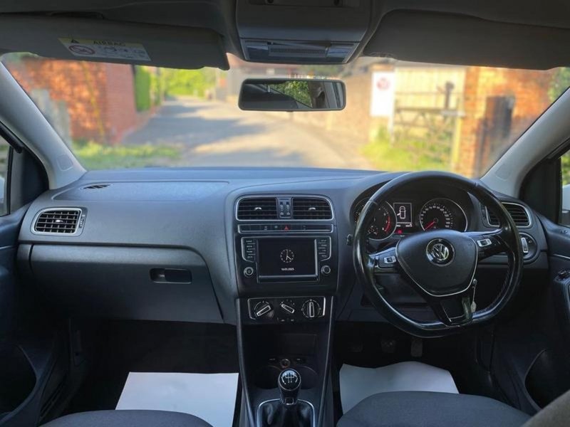 VOLKSWAGEN POLO