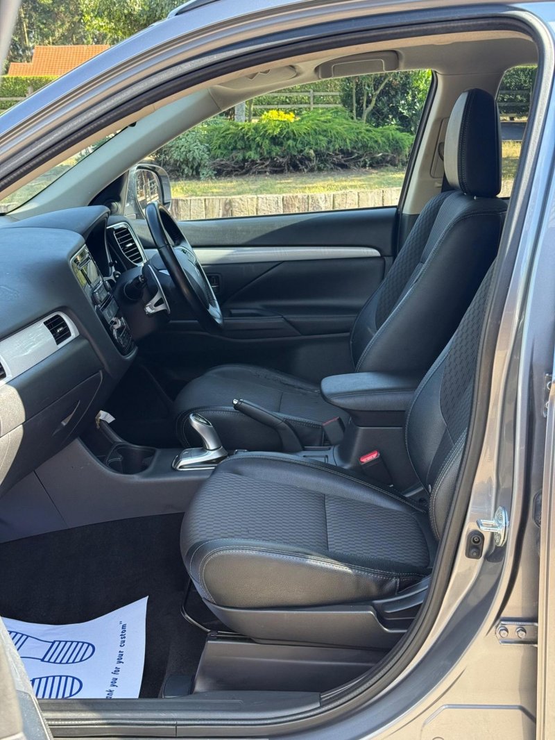 MITSUBISHI OUTLANDER