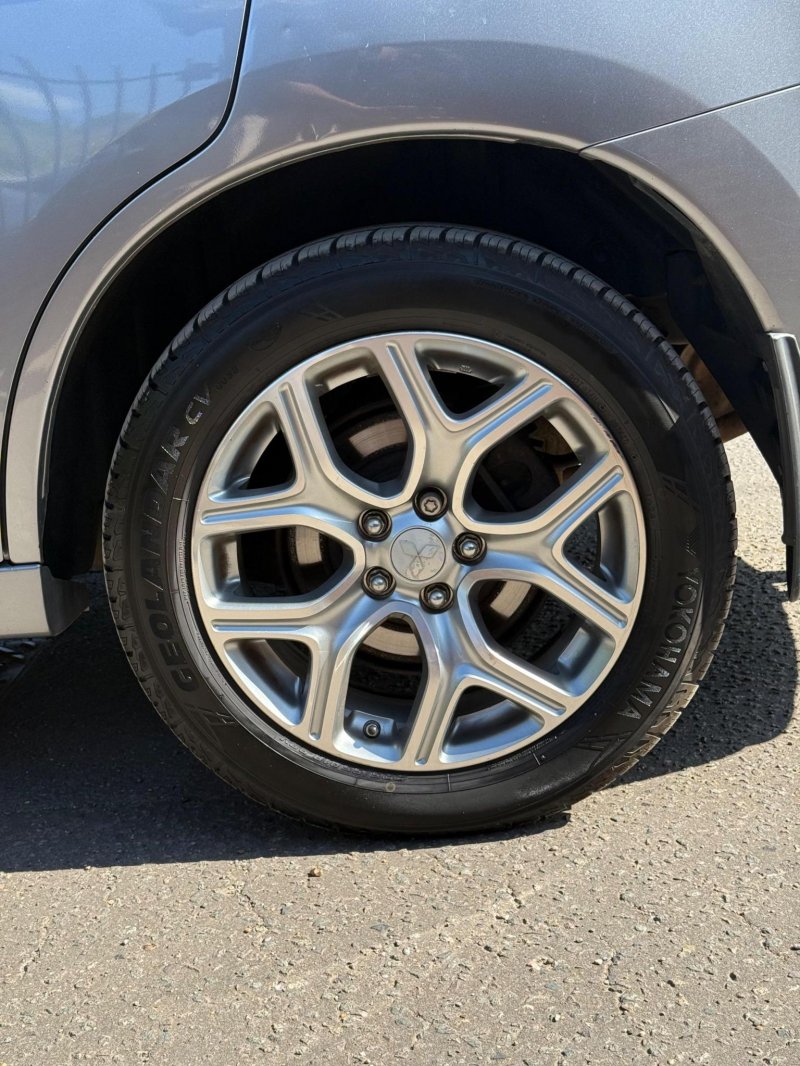 MITSUBISHI OUTLANDER