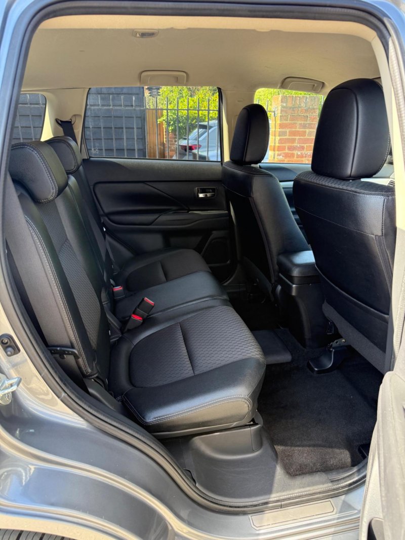 MITSUBISHI OUTLANDER