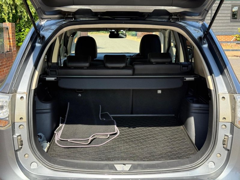MITSUBISHI OUTLANDER