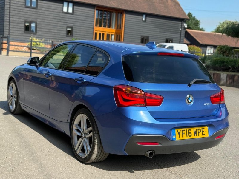 BMW 1 SERIES