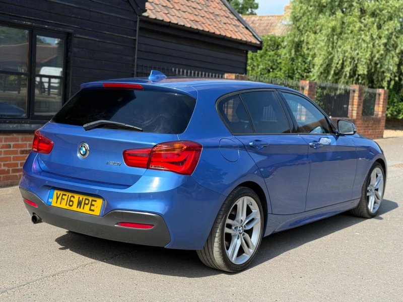 BMW 1 SERIES