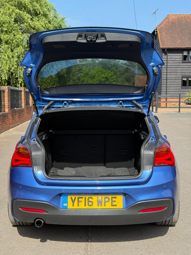 BMW 1 SERIES
