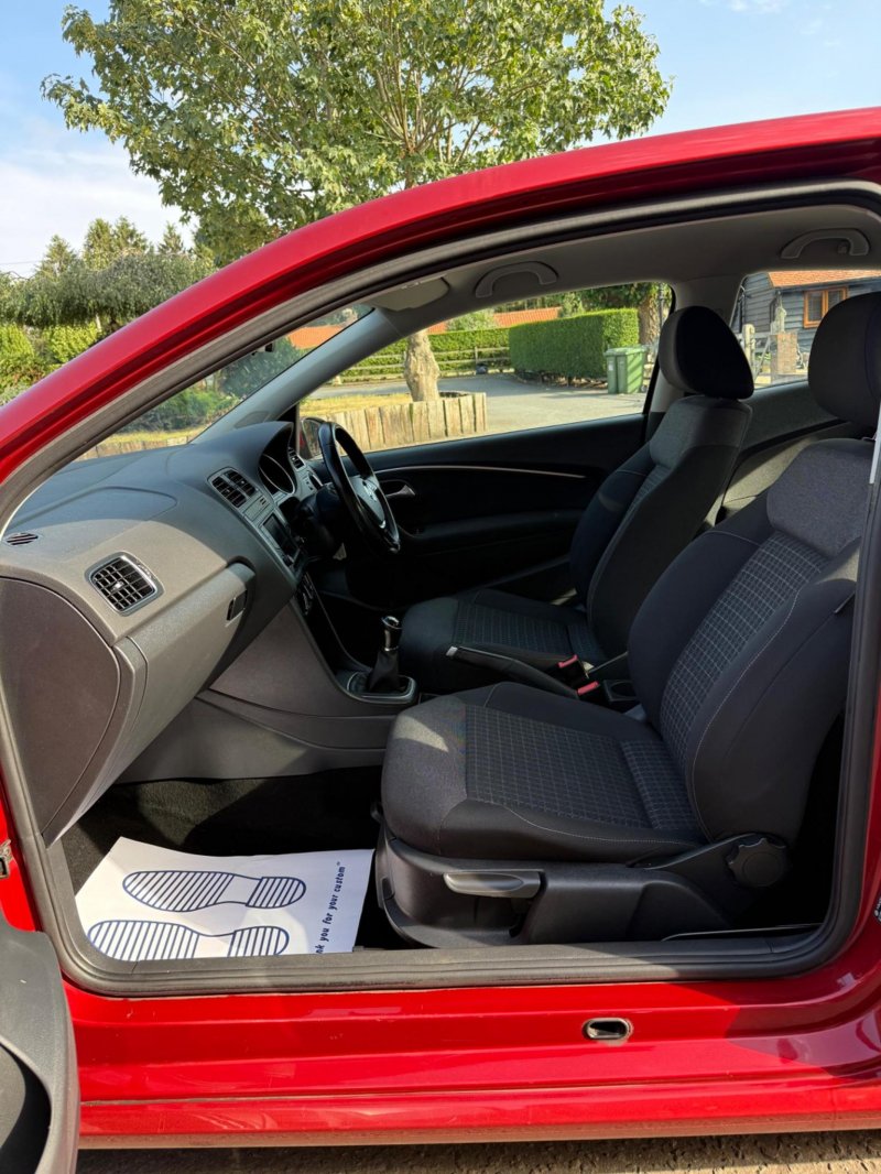 VOLKSWAGEN POLO