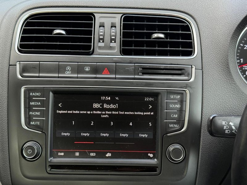 VOLKSWAGEN POLO