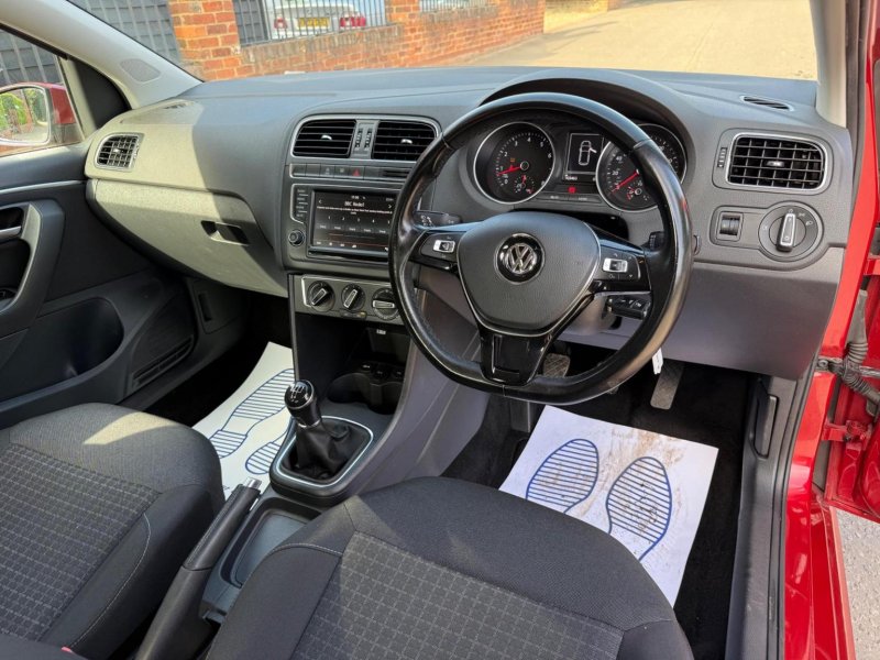 VOLKSWAGEN POLO