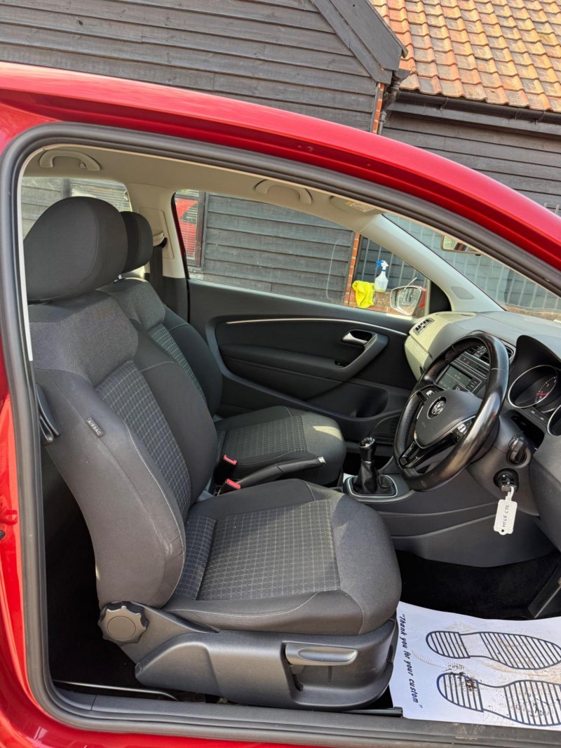 VOLKSWAGEN POLO