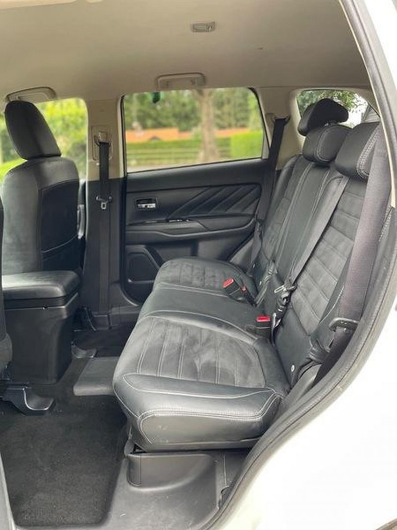 MITSUBISHI OUTLANDER