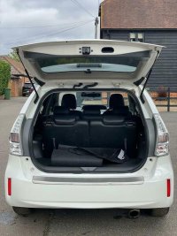TOYOTA PRIUS+