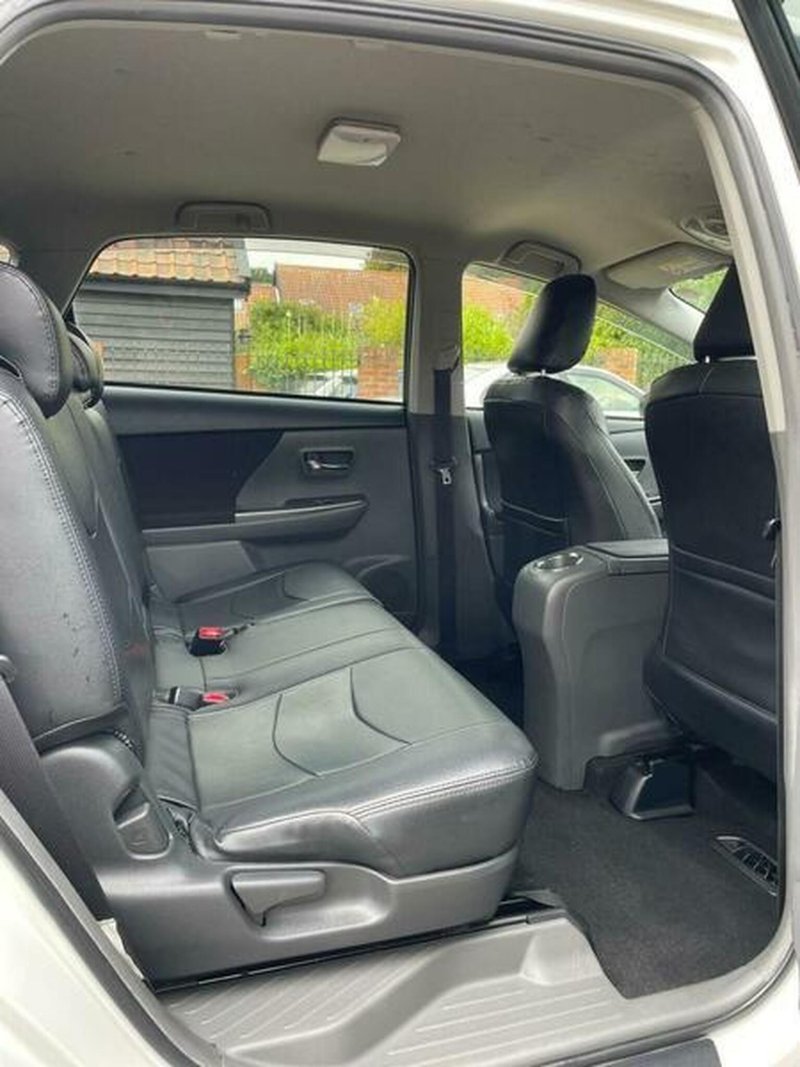 TOYOTA PRIUS+