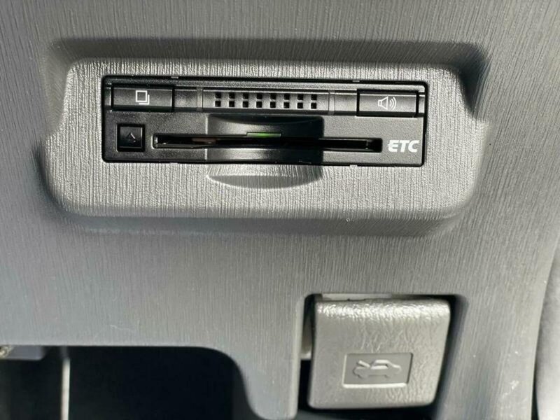 TOYOTA PRIUS+