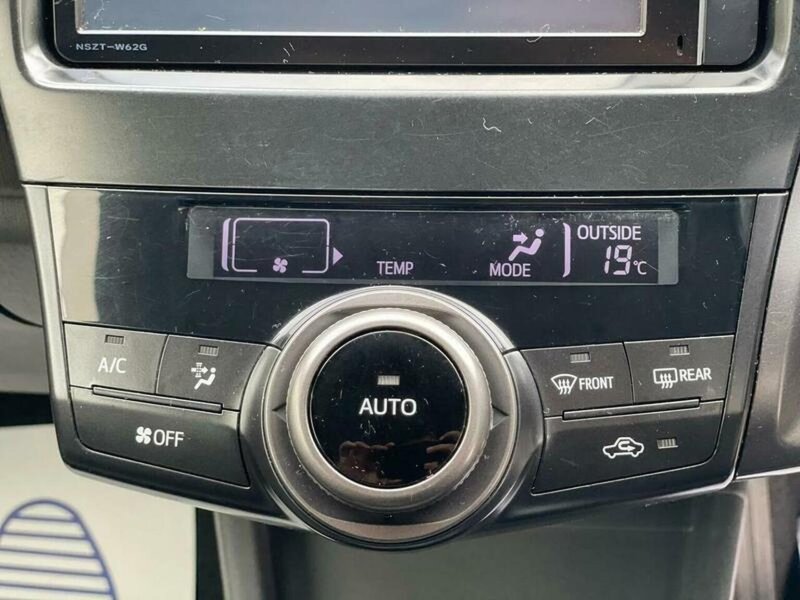 TOYOTA PRIUS+