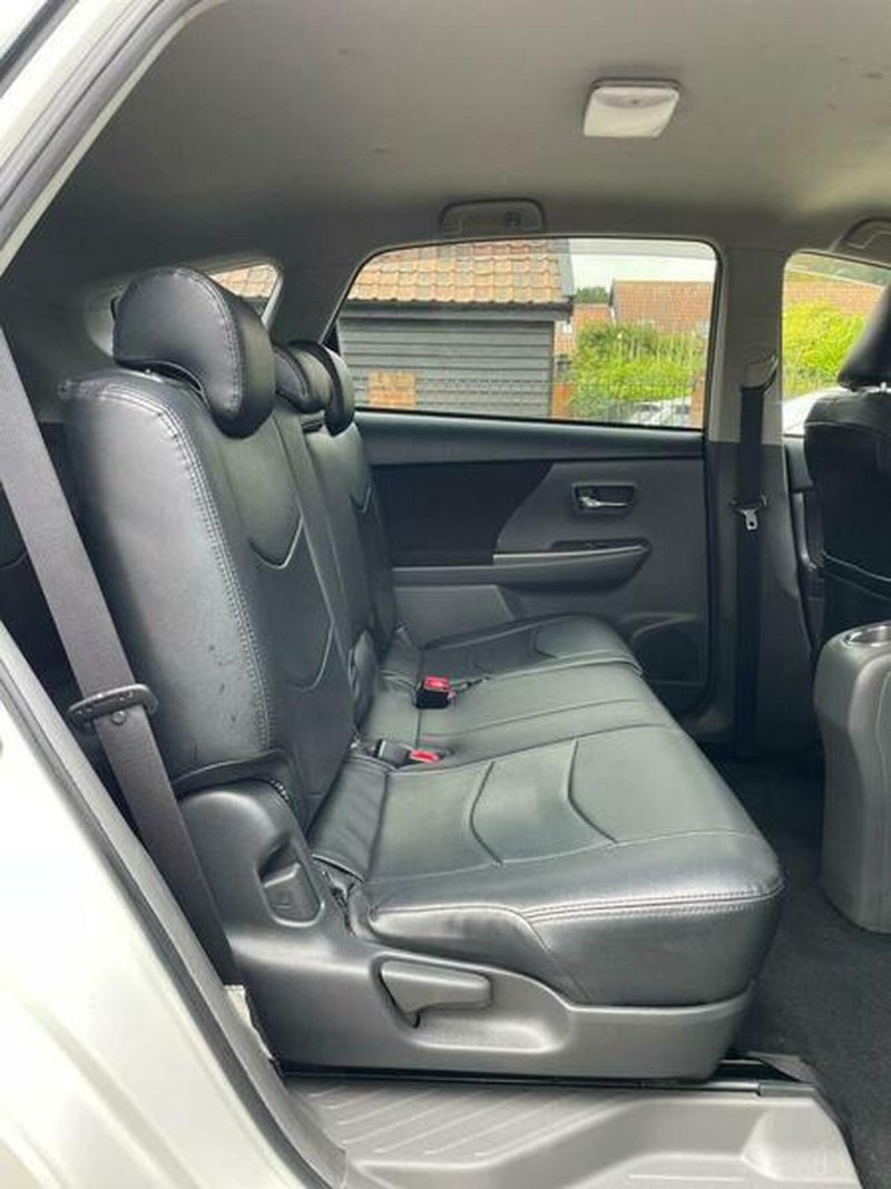 TOYOTA PRIUS+