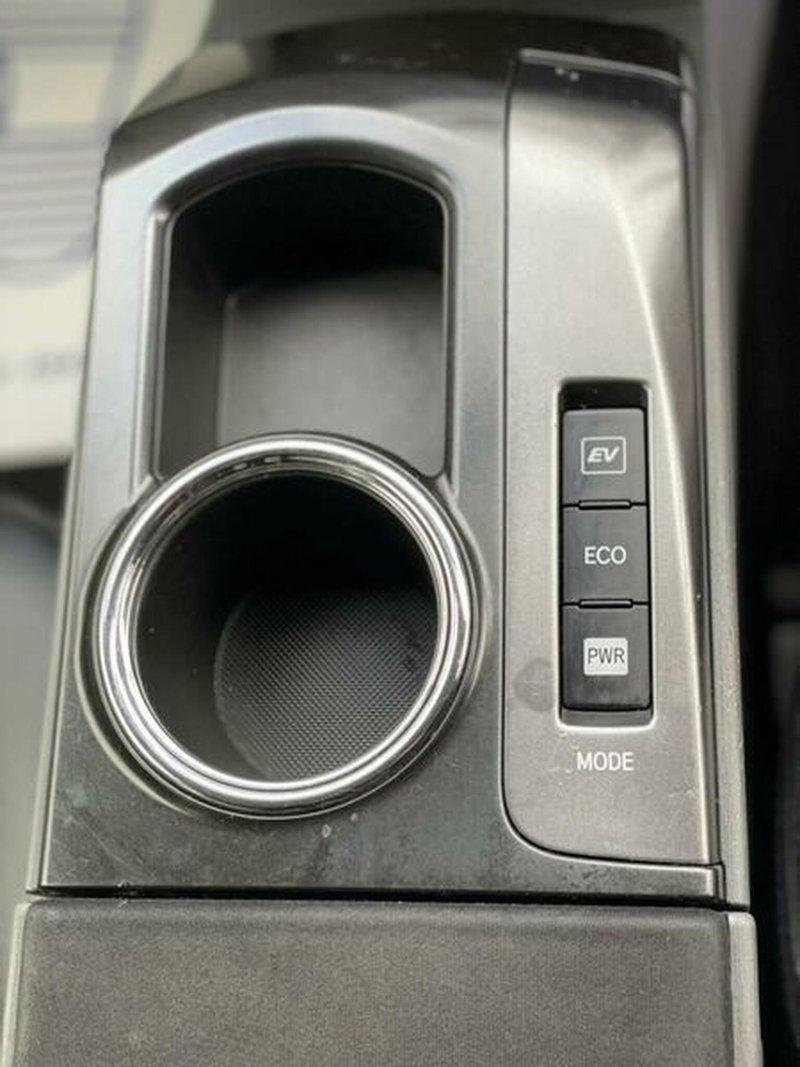 TOYOTA PRIUS+