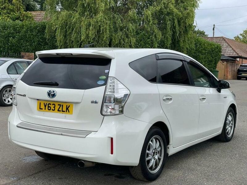 TOYOTA PRIUS+